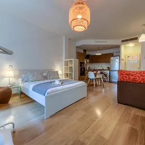 https://lyrioshomes-apartamento-estudio-la-biznaga.es-andalucia.com